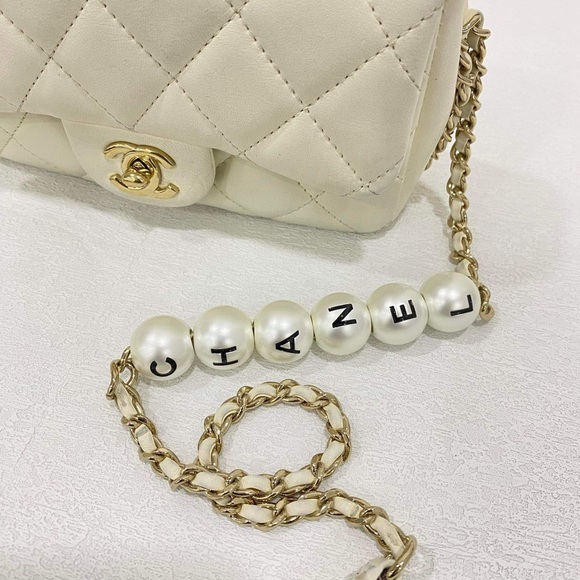 Chanel logo pearl chain bag - 4000 cad - Picture 2 of 13